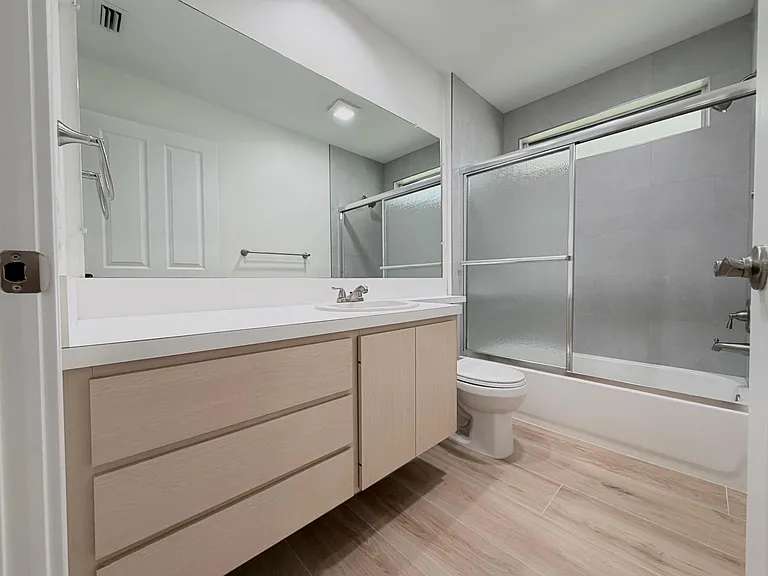 6104 Red Oak Ct — Photo 3