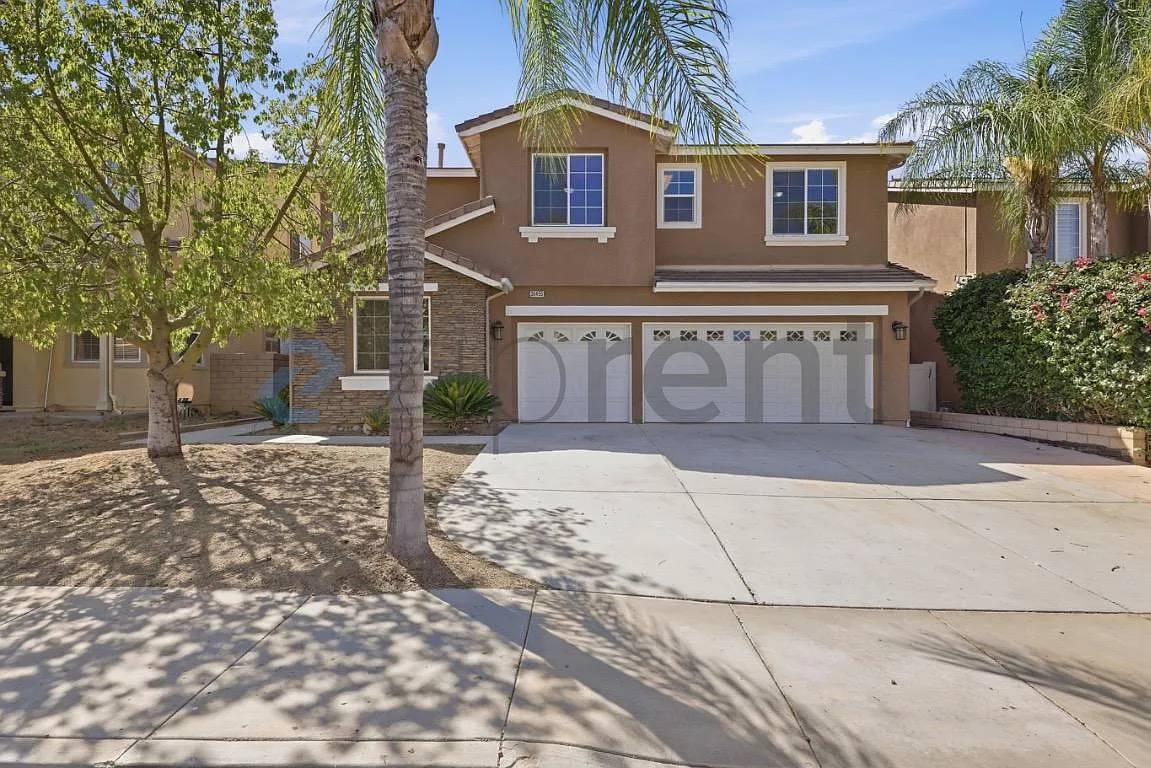 5 bed, 3833 sqft, $3,975 — Photo 2