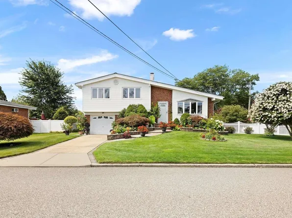 222 W 20th Street, Deer Park, NY 11729