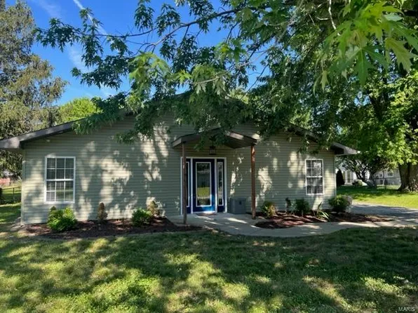 76 Countryside Ln, Fairview Heights, IL 62208