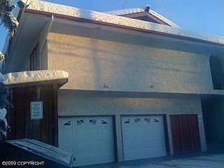 4th image of 702 N Park St
