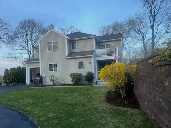 62 South St APT A, Plymouth, MA 02360