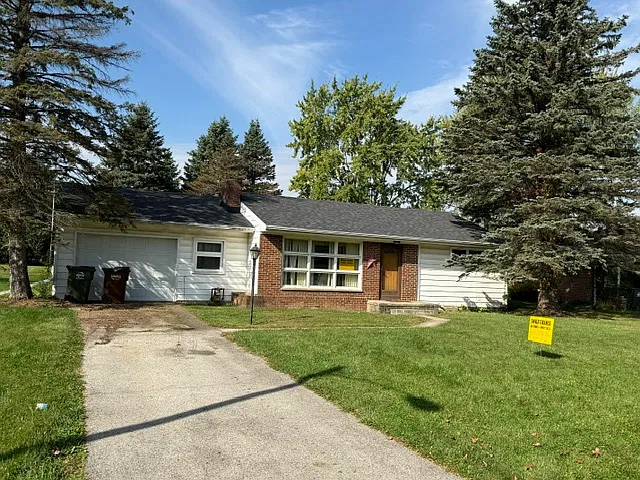 212 Levering Dr