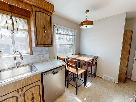 3rd image of 20878 Lancaster St