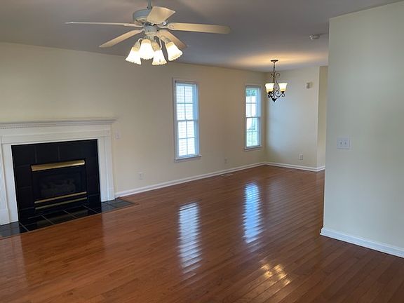 4th image of 1468 Oxford Pl