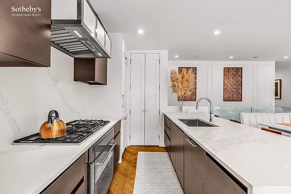 Sold by Sotheby's International Realty | media 10