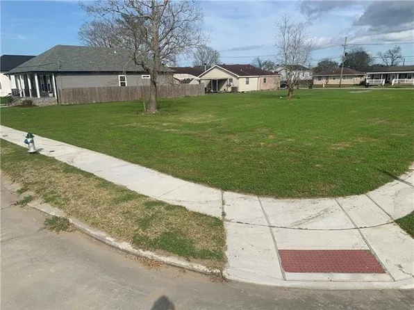 7209 Sidney St, Arabi, LA 70032