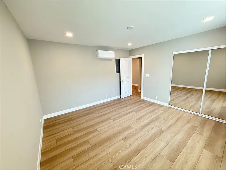 919 E Acacia Ave #L — Photo 5