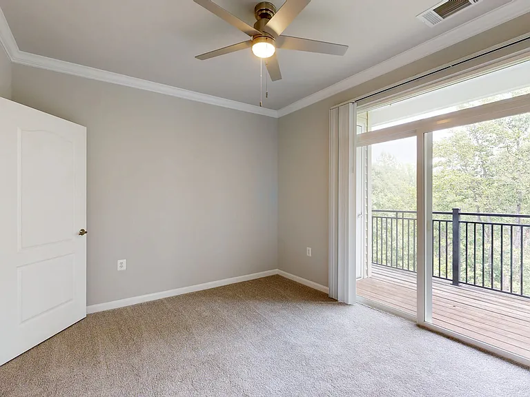 Signal Hill Apartment Homes — Photo 42