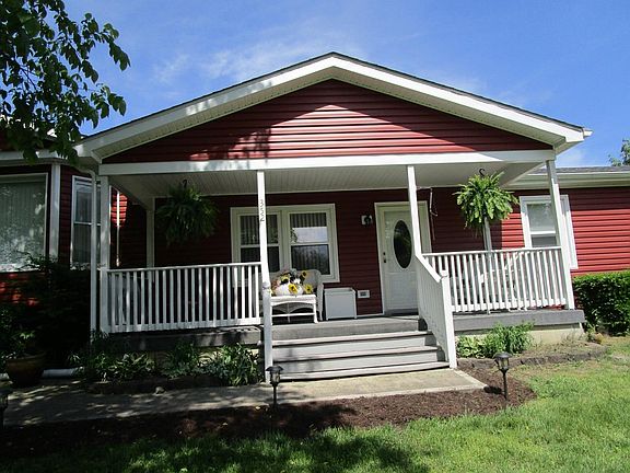 3rd image of 352 Lakeview Dr