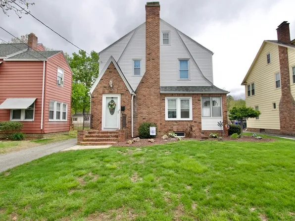 63 Gillette Ave, Springfield, MA 01118