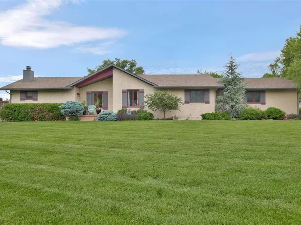 33 Crestway St, Wellington, KS 67152