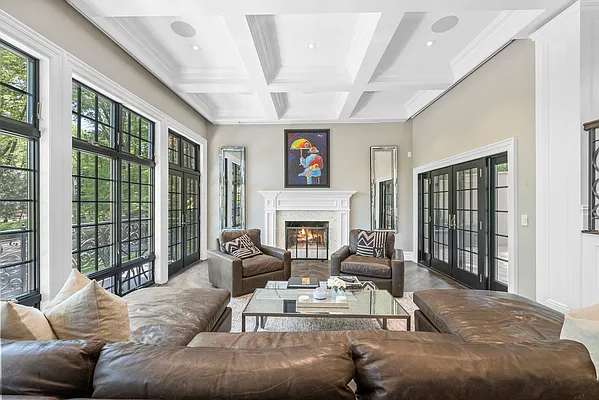 Sold by PRENDAMANO REAL ESTATE | media 10