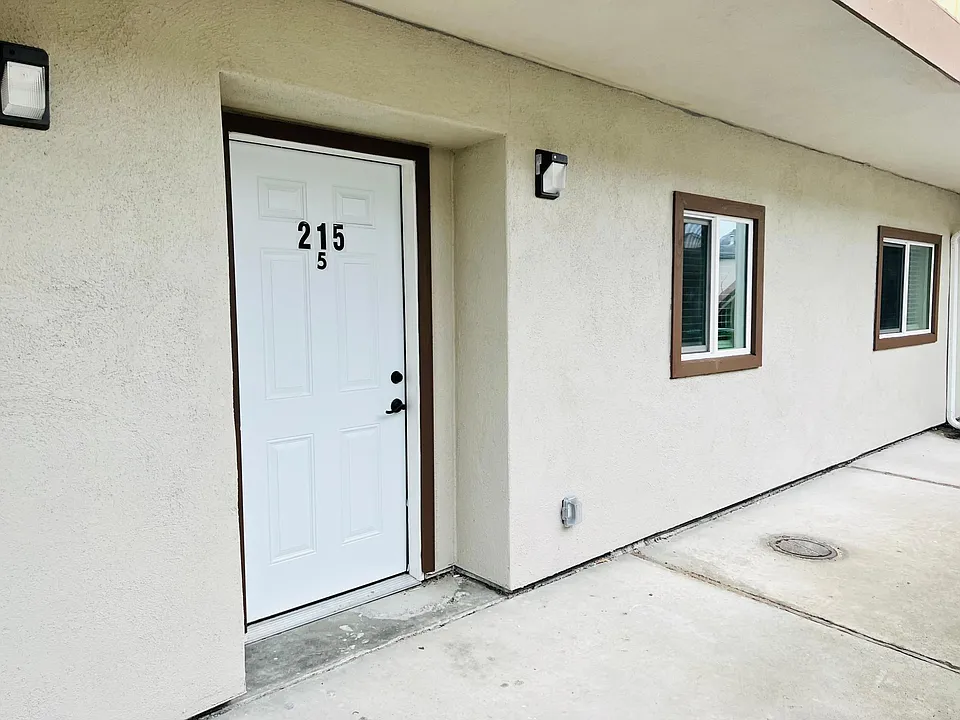 215 Hillcrest Ave #5