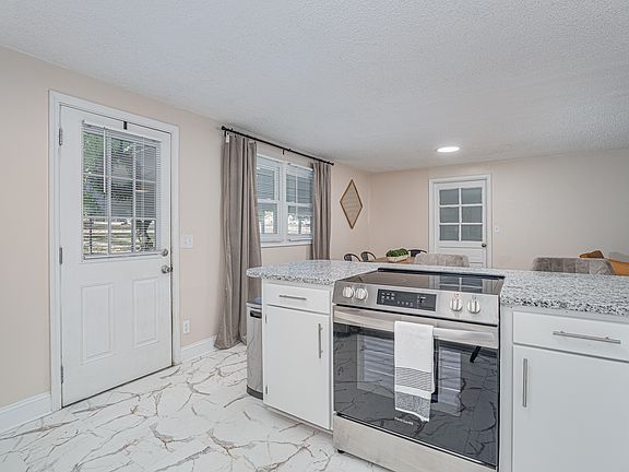4th image of 210 Adkins Cir