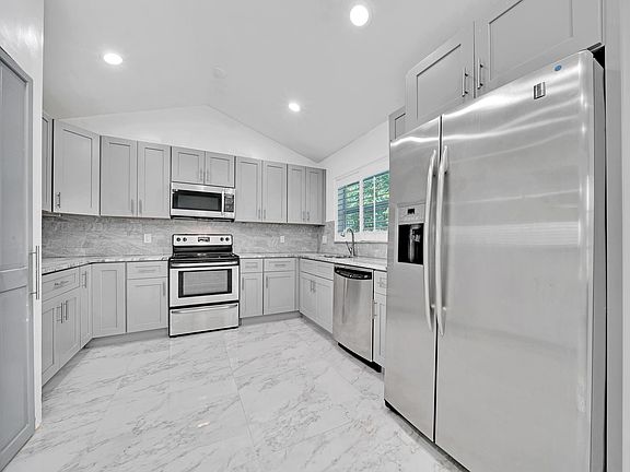 4th image of 724 Avenue Chaumont
