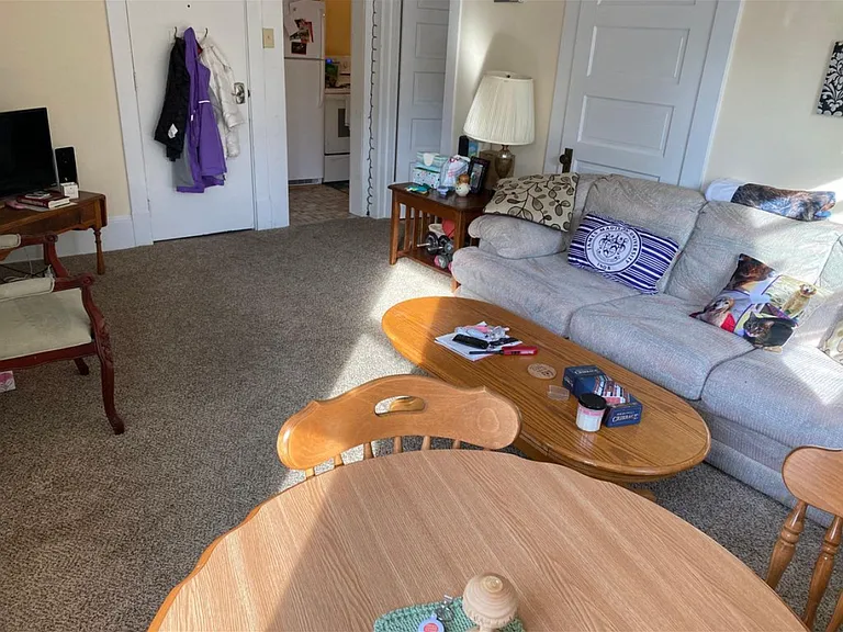323 S Church St #4 — Photo 4