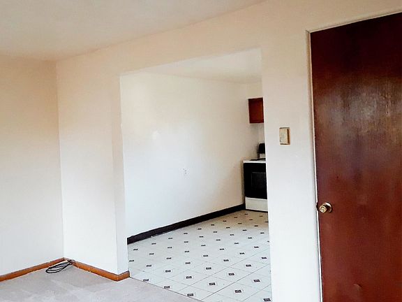 Livingroom looking toward kitchen
