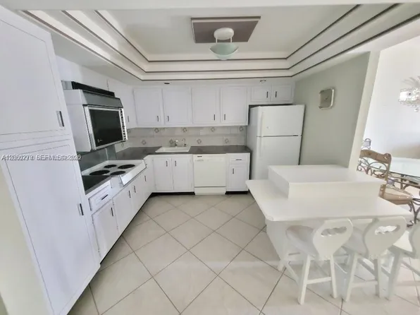 18041 Biscayne Blvd, North Miami Beach, FL