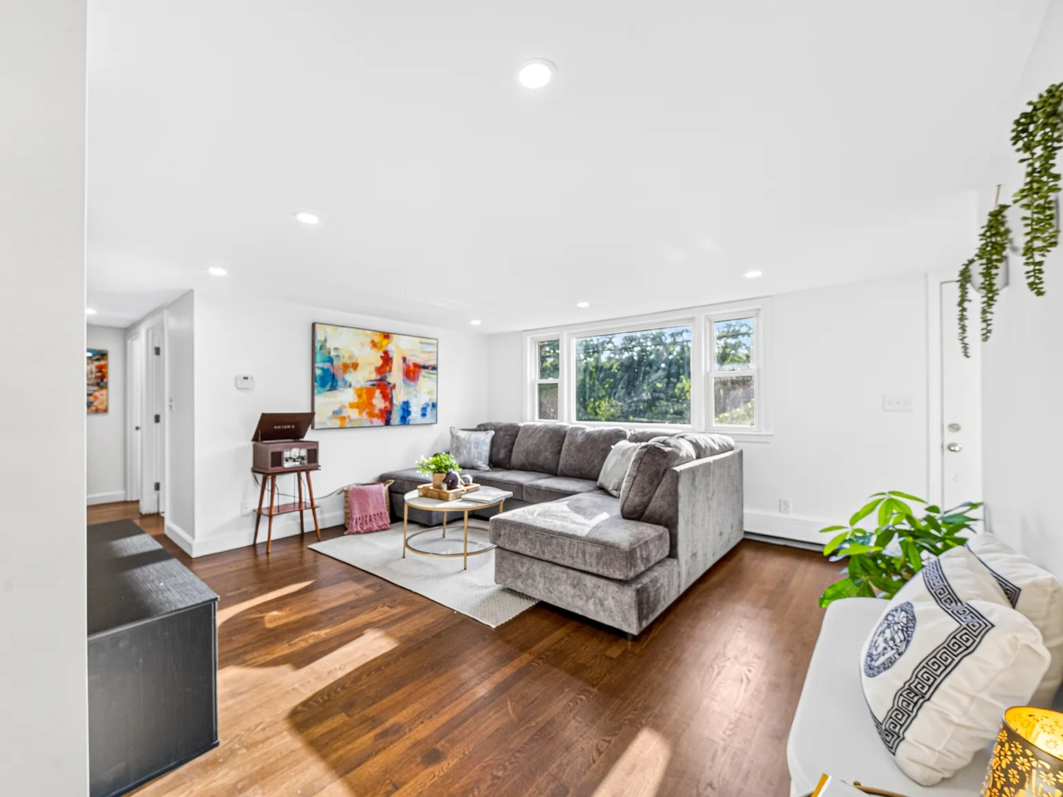 3 bed, 1450 sqft, $3,700 — Photo 4