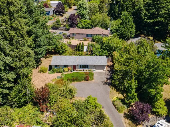 1294 N Henry St, Coquille, OR 97423