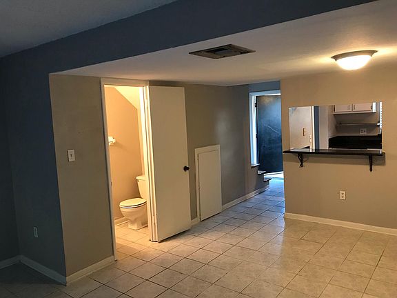 5th image of 2211 S Fern Creek Ave