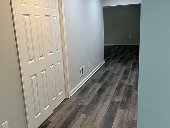 5th image of 3762 Gainesborough Dr #1