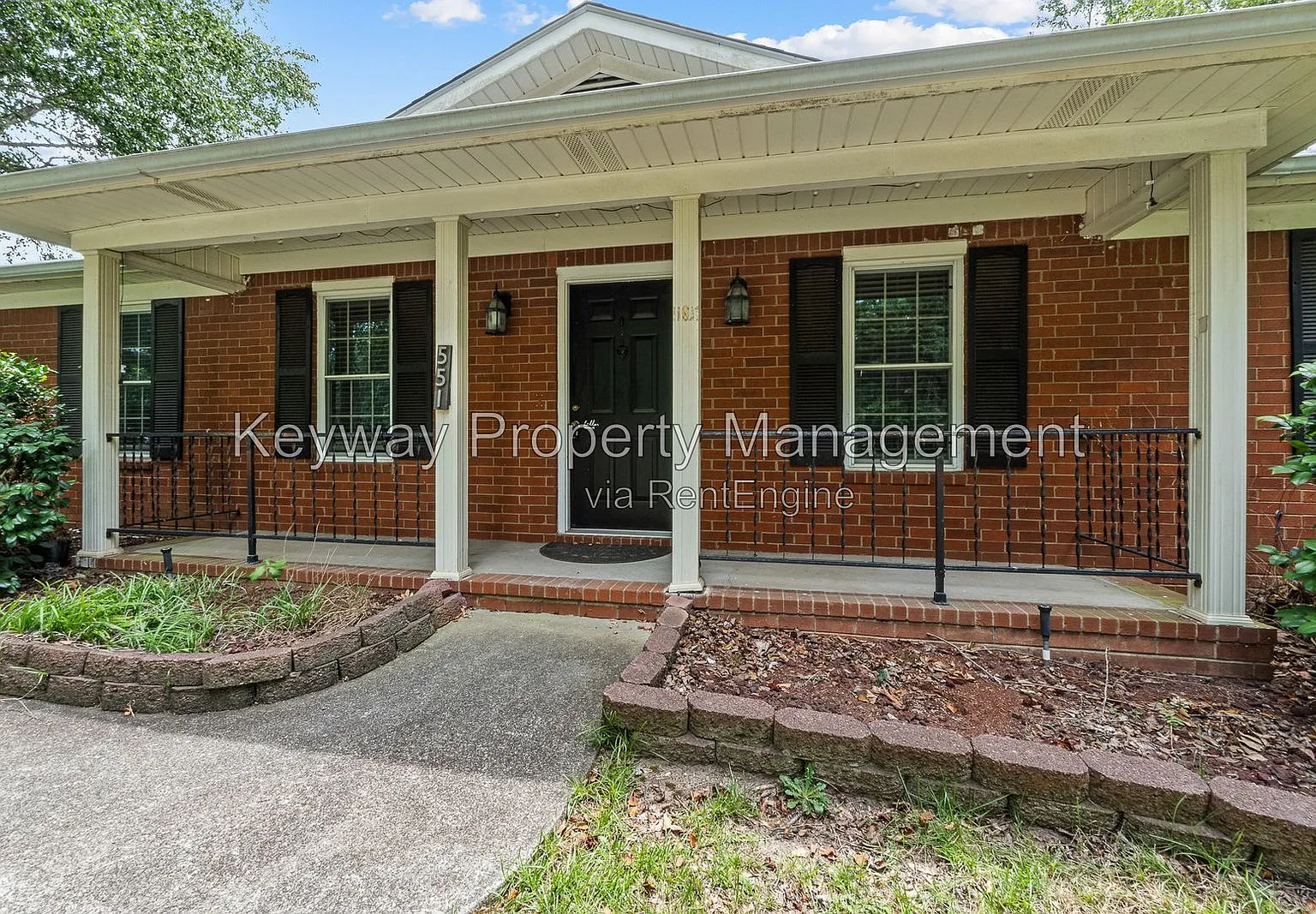 3 bed, 2.0 bath, 1620 sqft, $1,695 — Photo 2