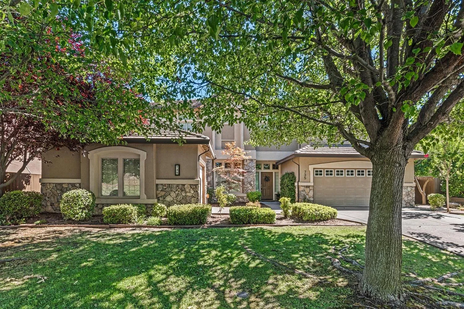 735 Fountain Dr photo 1