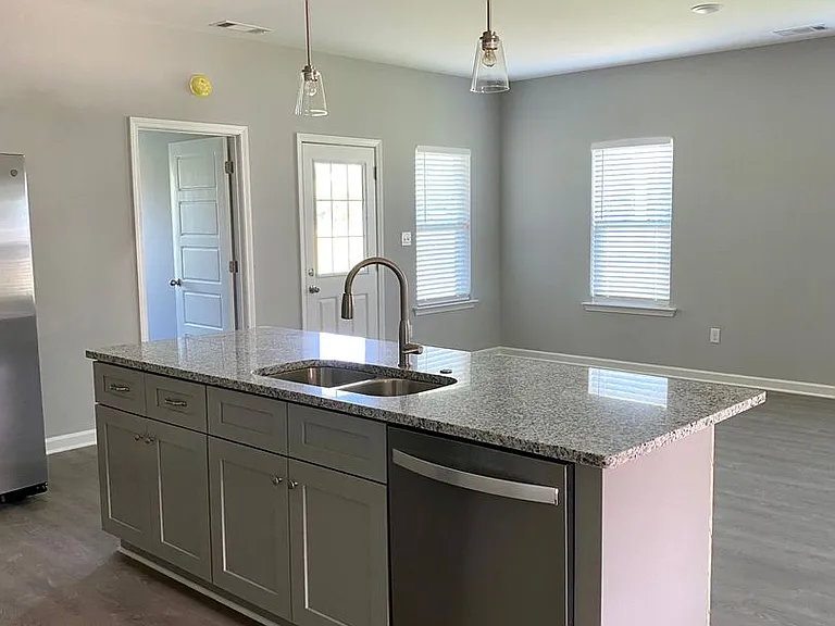 60 Anna Ln #60 — Photo 4