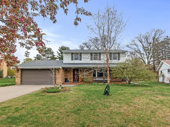 9717 Queen Rd, Bloomington, MN 55431