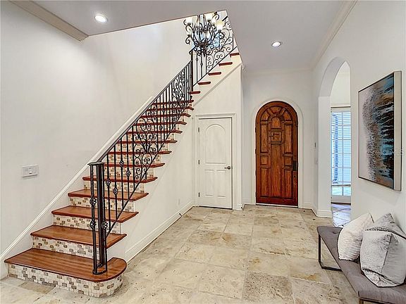 4th image of 2630 Park Place Dr
