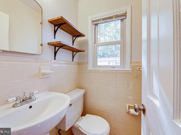 2414 Key Blvd — Photo 5