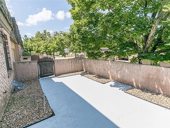 3rd image of 859 Tollis Pkwy #5
