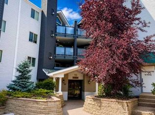 10 S Sierra Morena Mews SW #214, Calgary, AB T3H3K5