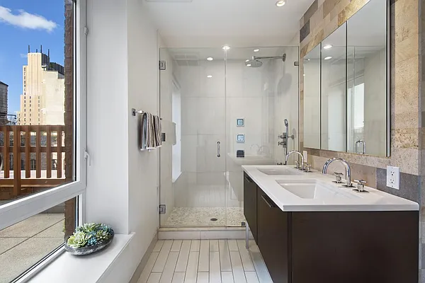 Sold by Compass | media 25