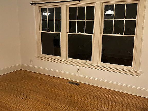 4th image of 704 S Greenwood Ave
