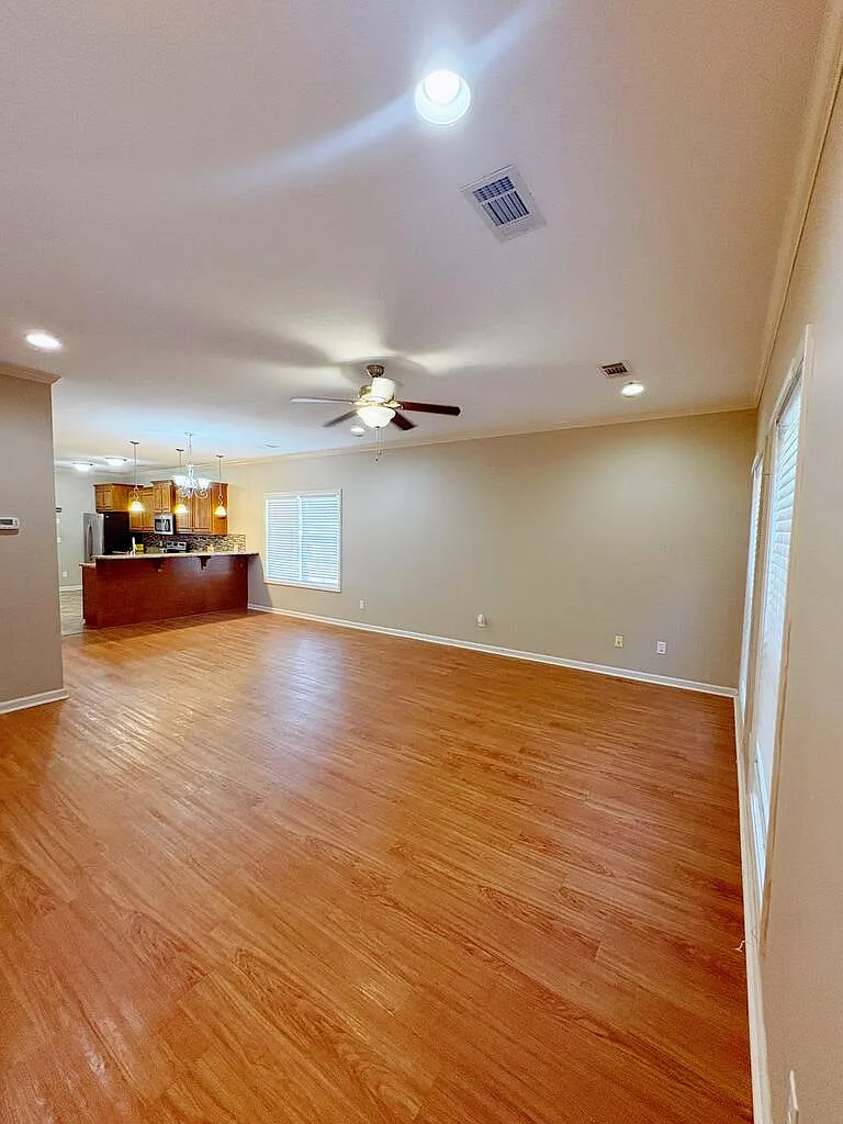 3 bed, 2.0 bath, $1,550 — Photo 2