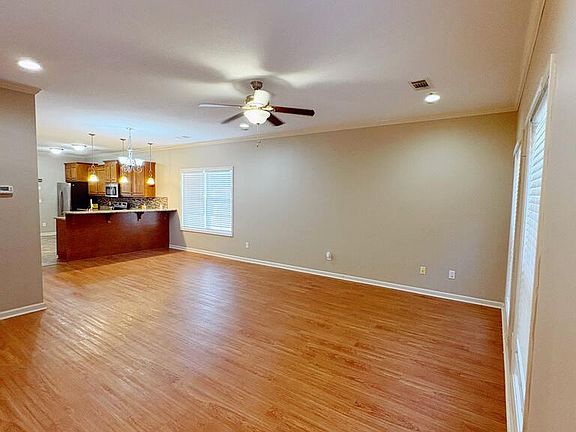 2nd image of 106 Willow Way #106