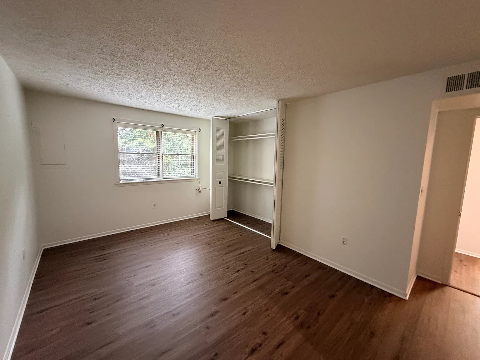 2 bed, 1150 sqft, $1,600 — Photo 2