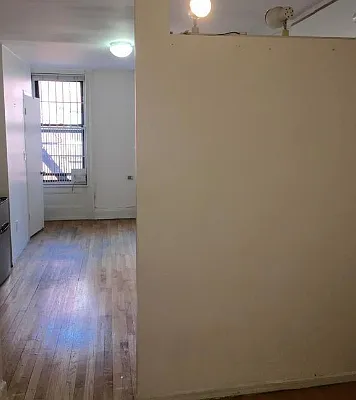 Rented by Realty Advisors Group | media 44
