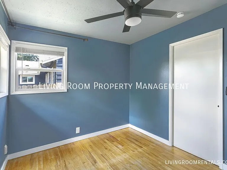 725 Riverdale Dr — Photo 9