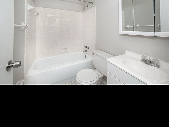 3rd image of 2861 Harrison Ave #7
