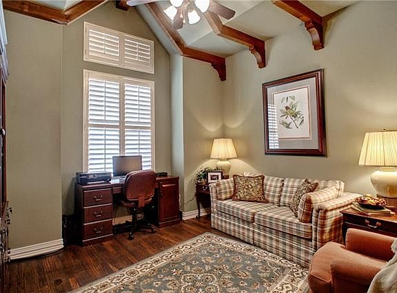 2nd image of 208 Versailles Ln