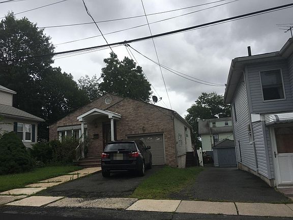 3rd image of 1411 Leslie St