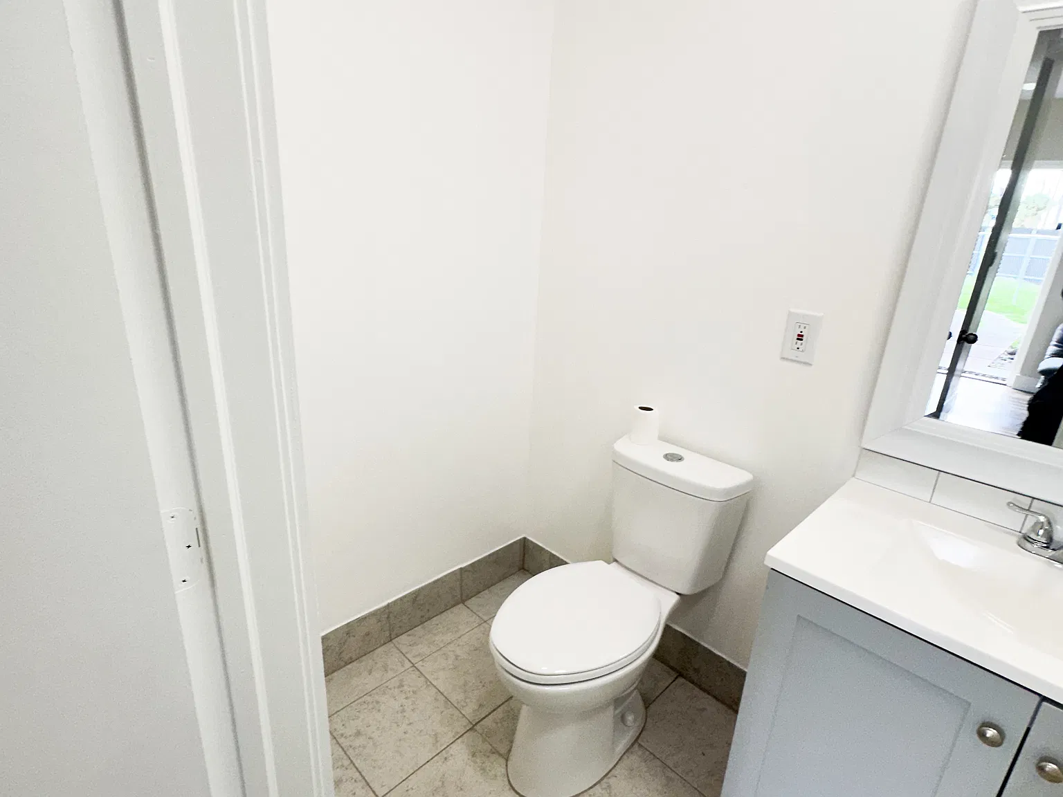3 bed, 2800 sqft, $1,100 — Photo 2