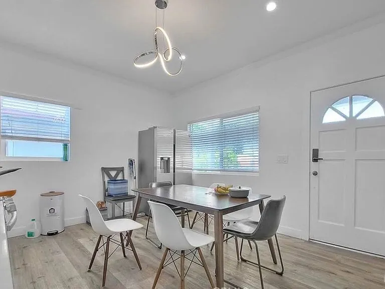 2927 S Catalina St #2925 — Photo 2
