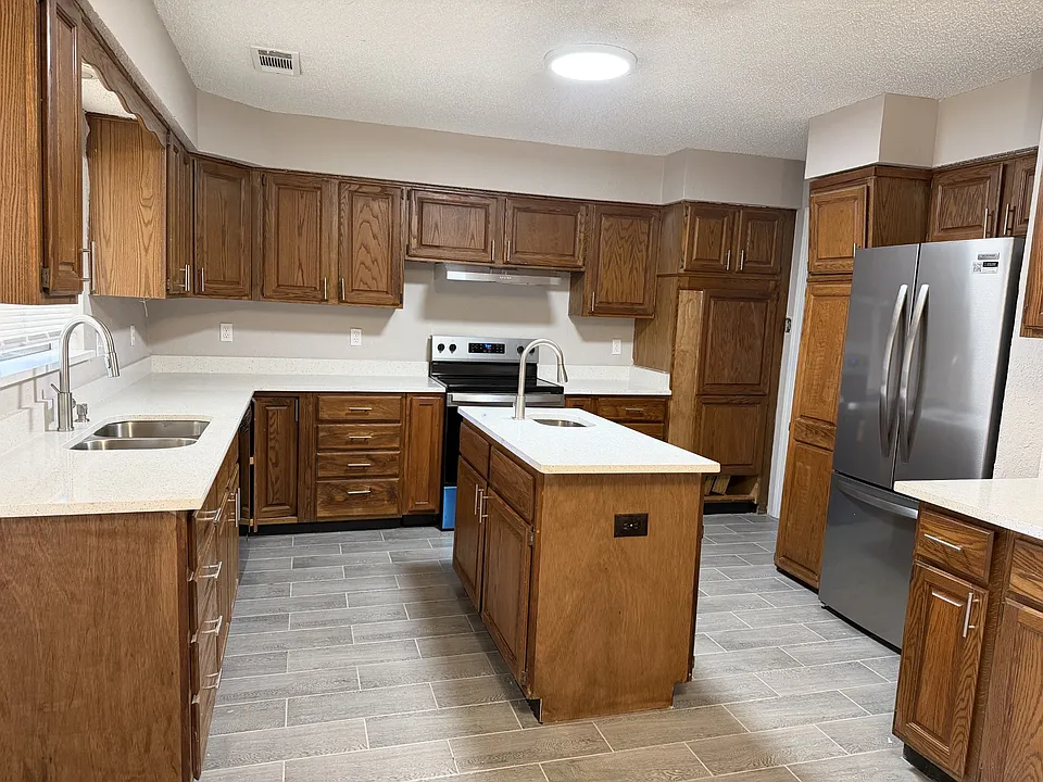 3910 San Mateo Dr #3910