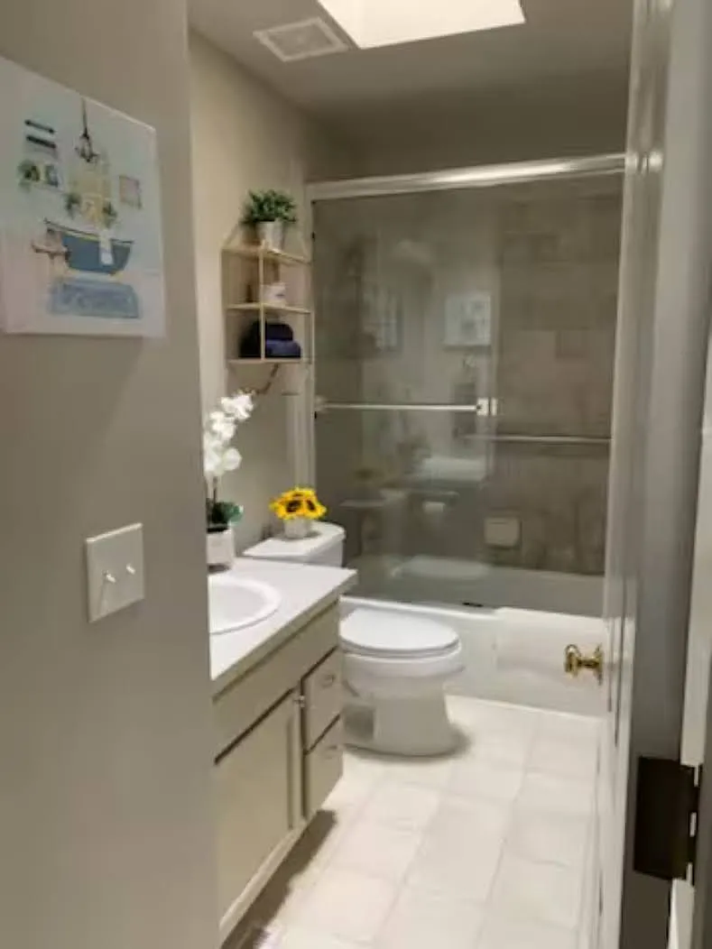 1 bed, 3600 sqft, $1,050 — Photo 3