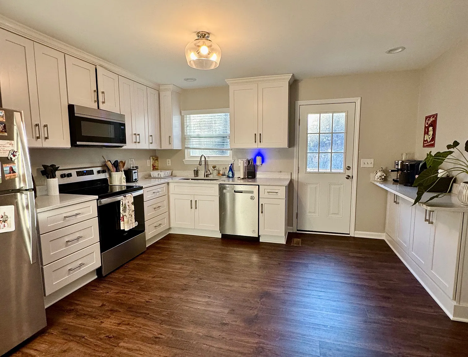 3 bed, 1300 sqft, $2,350 — Photo 3